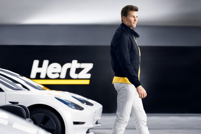 Hertz снабдит водителей Uber электромобилями Tesla