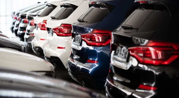 В июне продажи легковых авто упали на 77%